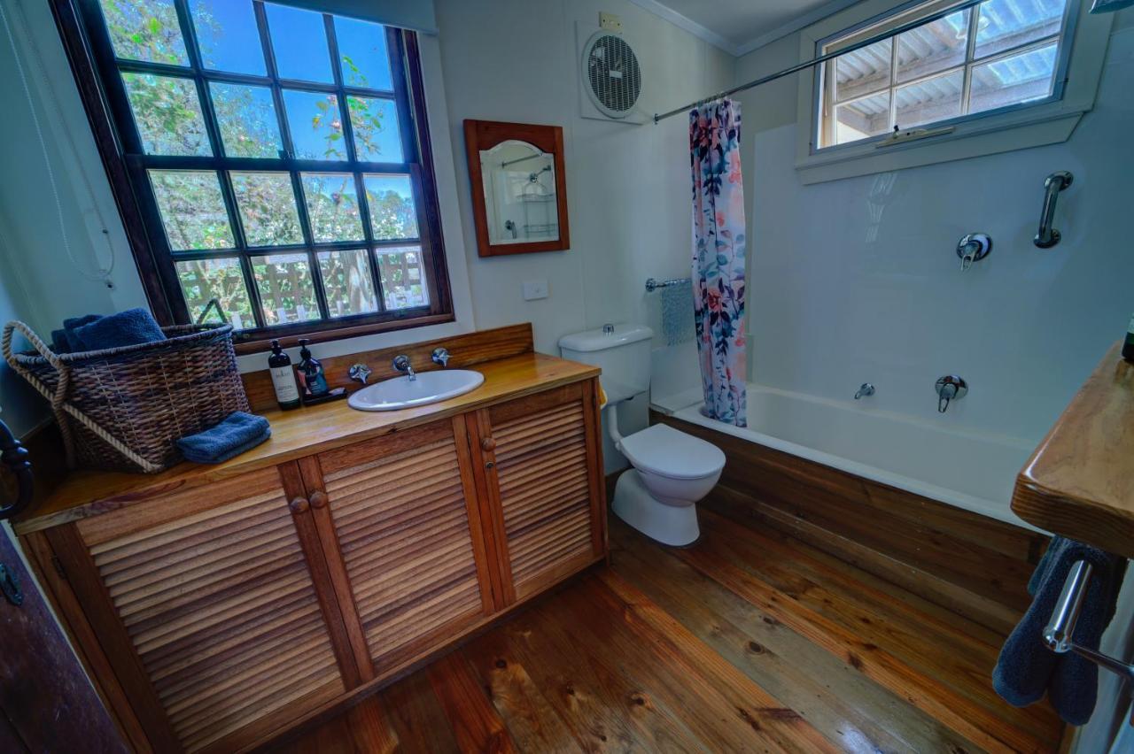 Cherry Plum Cottages Port Fairy Exteriör bild