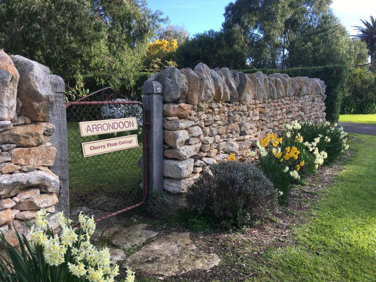 Cherry Plum Cottages Port Fairy Exteriör bild
