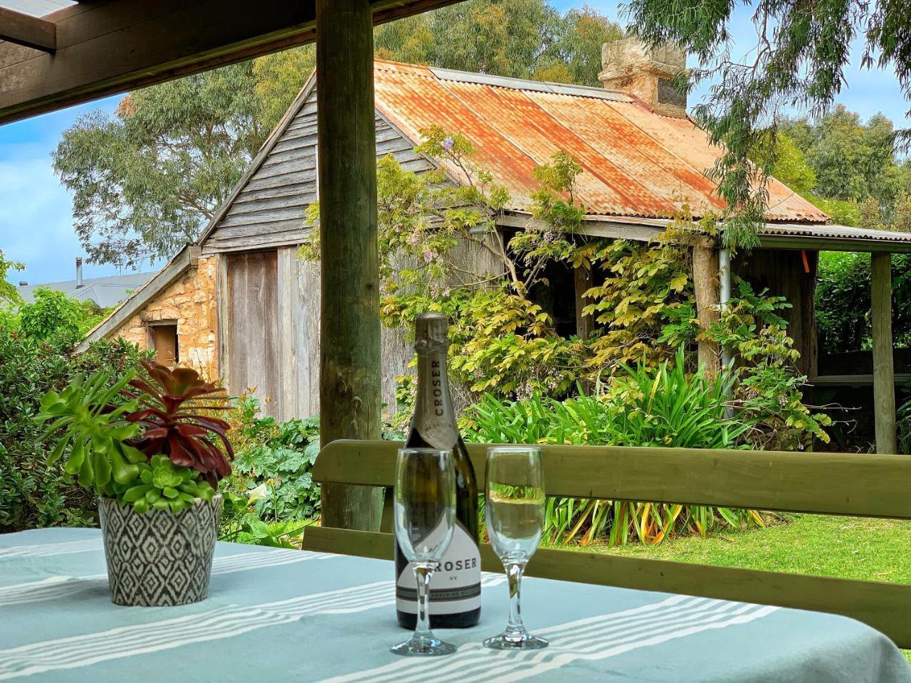 Cherry Plum Cottages Port Fairy Exteriör bild