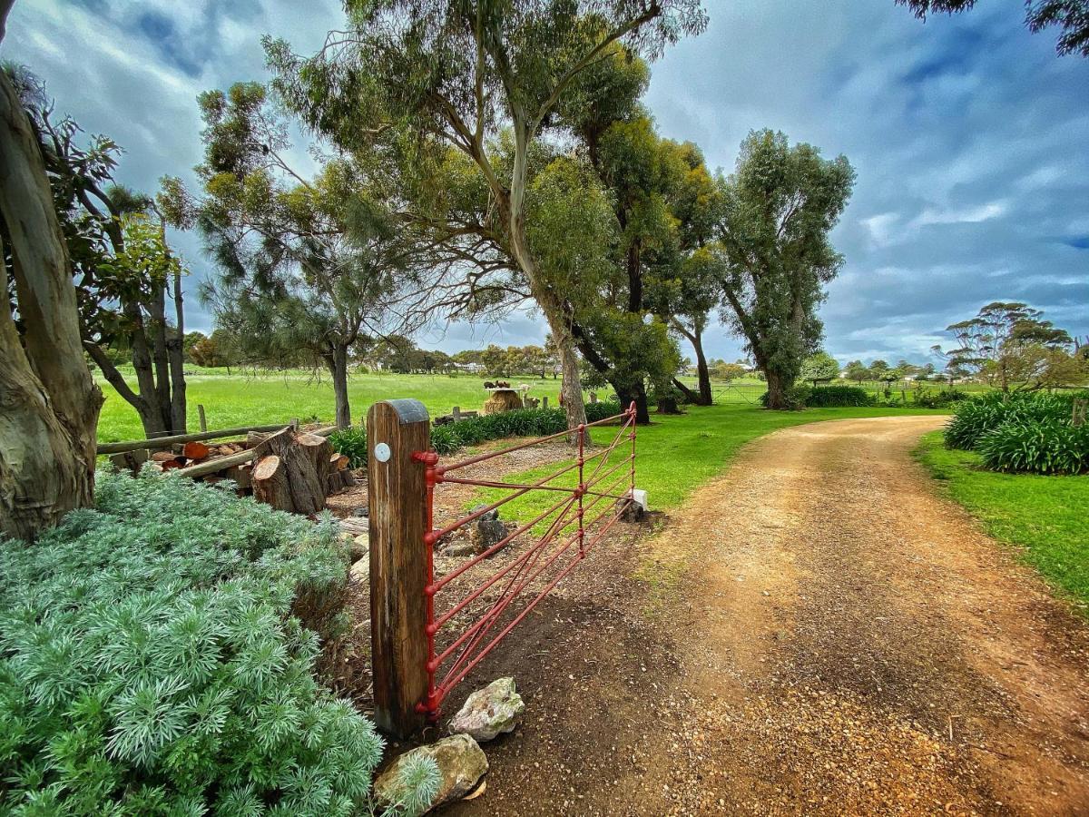 Cherry Plum Cottages Port Fairy Exteriör bild